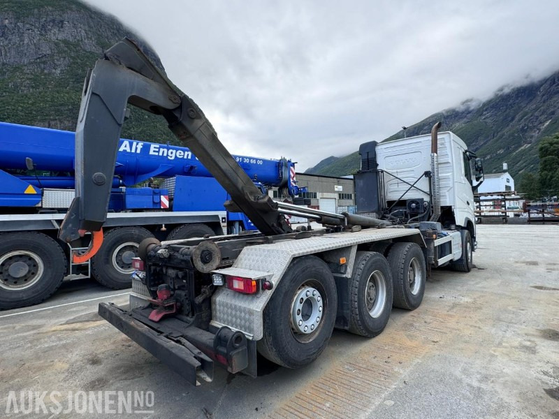 2018 Volvo FH 550 - 8x4 Tridem - Krokløft - Brøyterigget - 10 tonns framaksel - Sideplog - 20 tonns krok med knekk og fjernstyring - Haakarmsysteem vrachtwagen: afbeelding 4 2018 Volvo FH 550 - 8x4 Tridem - Krokløft - Brøyterigget - 10 tonns framaksel - Sideplog - 20 tonns krok med knekk og fjernstyring - Haakarmsysteem vrachtwagen: afbeelding 4