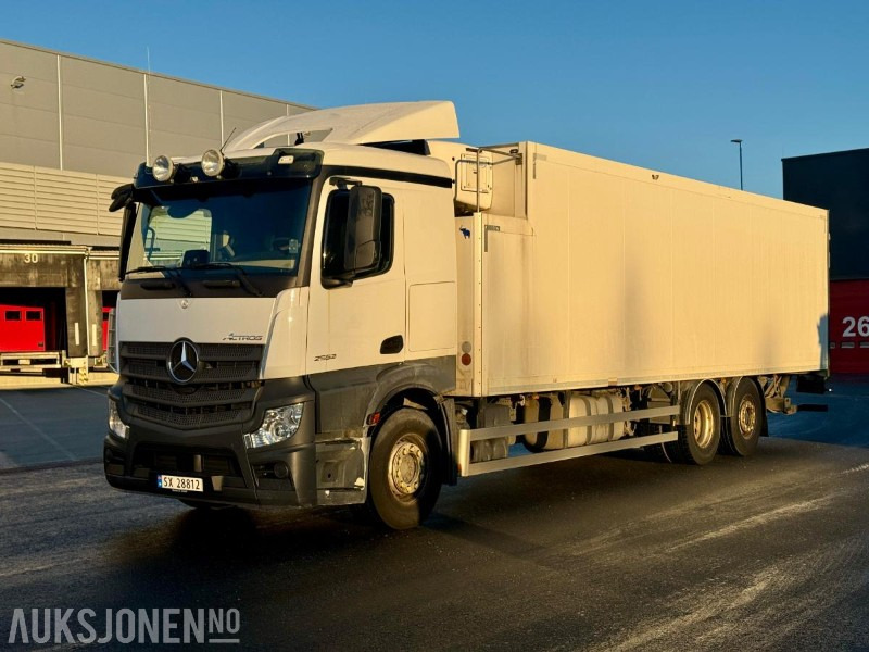 2019 Mercedes-Benz Actros 2545 L 6x2 Kjølebil - Eu-godkjent til 06/26 - Km: 193419 - Bakwagen: afbeelding 1 2019 Mercedes-Benz Actros 2545 L 6x2 Kjølebil - Eu-godkjent til 06/26 - Km: 193419 - Bakwagen: afbeelding 1