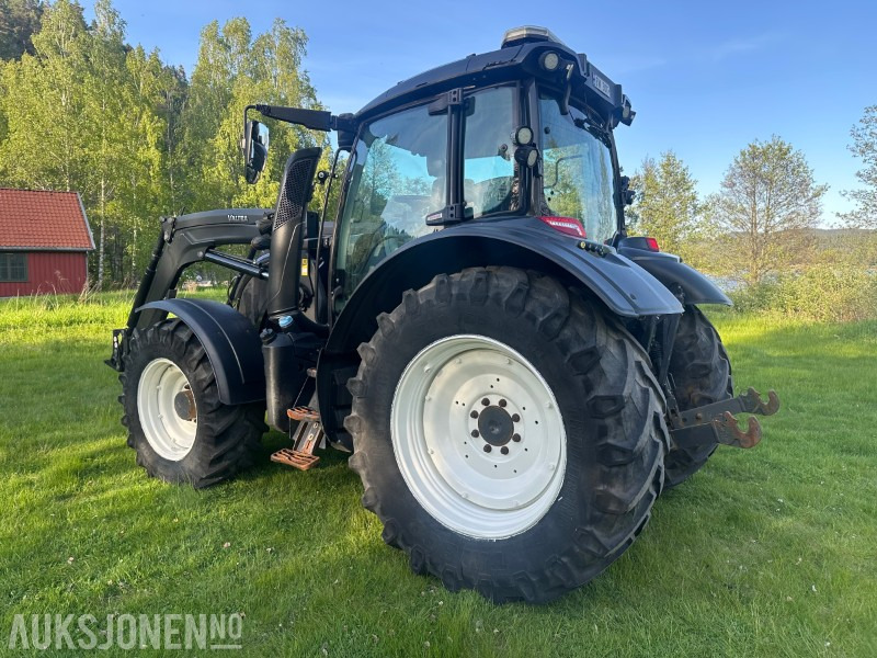 2019 Valtra N174 med frontlaster og mye utstyr - Tractor: afbeelding 4 2019 Valtra N174 med frontlaster og mye utstyr - Tractor: afbeelding 4