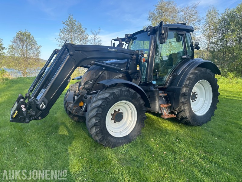 2019 Valtra N174 med frontlaster og mye utstyr - Tractor: afbeelding 1 2019 Valtra N174 med frontlaster og mye utstyr - Tractor: afbeelding 1
