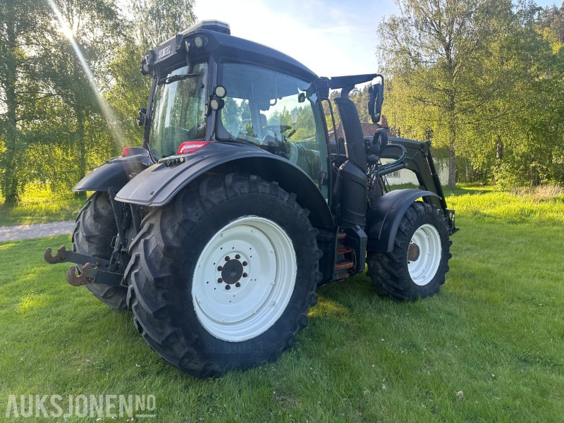 2019 Valtra N174 med frontlaster og mye utstyr - Tractor: afbeelding 3 2019 Valtra N174 med frontlaster og mye utstyr - Tractor: afbeelding 3