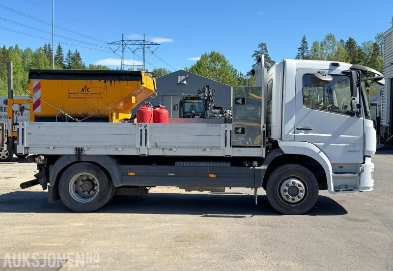 2021 Mercedes-Benz Atego 1530 lappebil/asfaltcontainer/hengsrød plan/adaptiv cruisecontrol/kamera - Vrachtwagen met open laadbak: afbeelding 4 2021 Mercedes-Benz Atego 1530 lappebil/asfaltcontainer/hengsrød plan/adaptiv cruisecontrol/kamera - Vrachtwagen met open laadbak: afbeelding 4