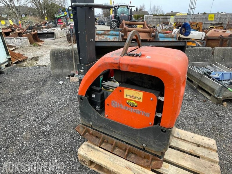 2023 Husqvarna LG 504 Vibroplate - Diesel - 470 kg. - 138 timer. - Wals: afbeelding 1 2023 Husqvarna LG 504 Vibroplate - Diesel - 470 kg. - 138 timer. - Wals: afbeelding 1