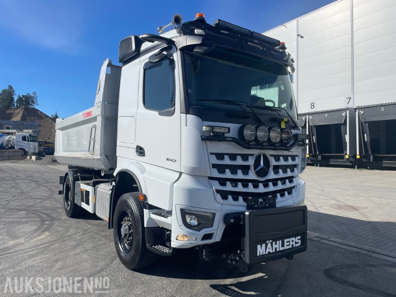 2024 Mercedes-Benz Arocs 1842 4x4 Kombibil m/brøyteopplegg – Kun 13 000 km - Som NY! - Kipper vrachtwagen: afbeelding 1 2024 Mercedes-Benz Arocs 1842 4x4 Kombibil m/brøyteopplegg – Kun 13 000 km - Som NY! - Kipper vrachtwagen: afbeelding 1
