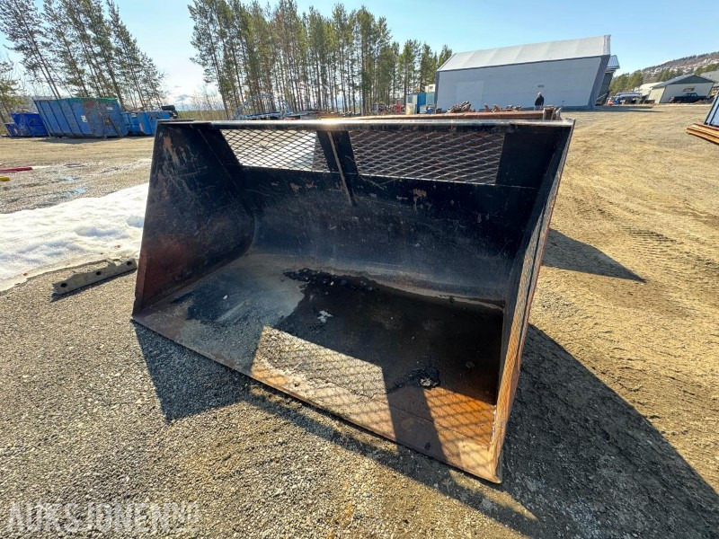 2000 UFO Hjullasterskuff - Aanbouwdeel voor Bouwmachine: afbeelding 1 2000 UFO Hjullasterskuff - Aanbouwdeel voor Bouwmachine: afbeelding 1