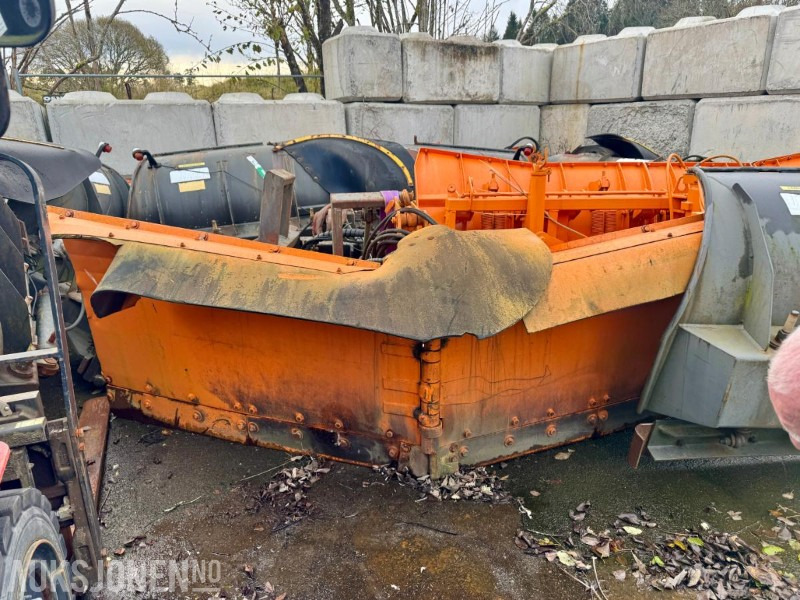 2012 Snježni Plug Snøplog - Aanbouwdeel voor Bouwmachine: afbeelding 2 2012 Snježni Plug Snøplog - Aanbouwdeel voor Bouwmachine: afbeelding 2