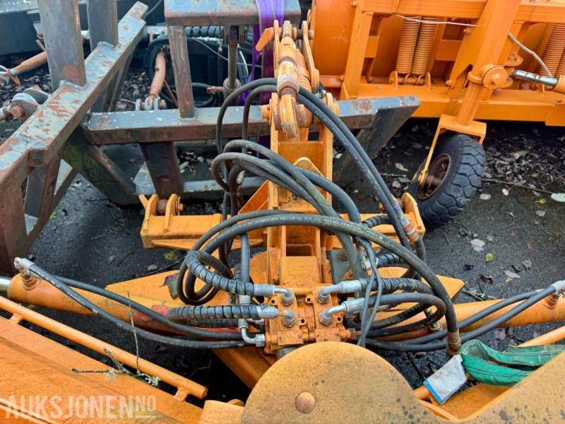 2012 Snježni Plug Snøplog - Aanbouwdeel voor Bouwmachine: afbeelding 4 2012 Snježni Plug Snøplog - Aanbouwdeel voor Bouwmachine: afbeelding 4