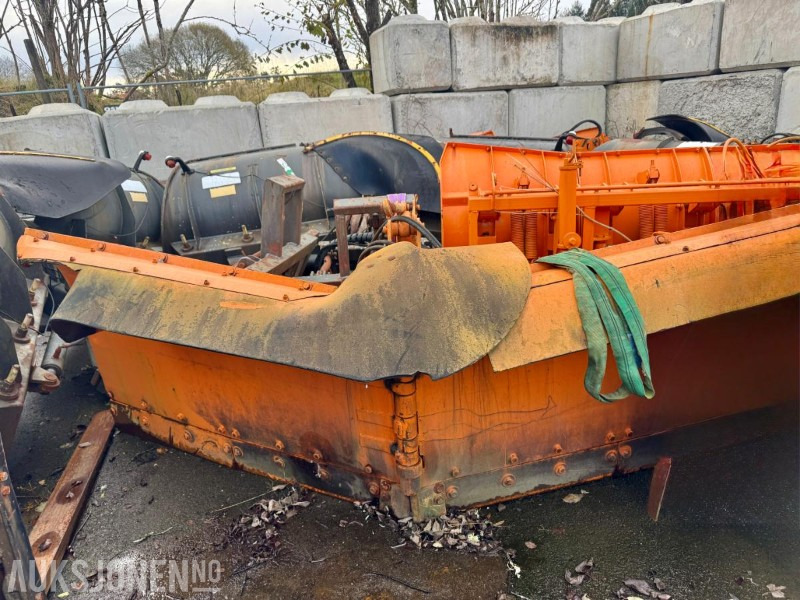 2012 Snježni Plug Snøplog - Aanbouwdeel voor Bouwmachine: afbeelding 1 2012 Snježni Plug Snøplog - Aanbouwdeel voor Bouwmachine: afbeelding 1