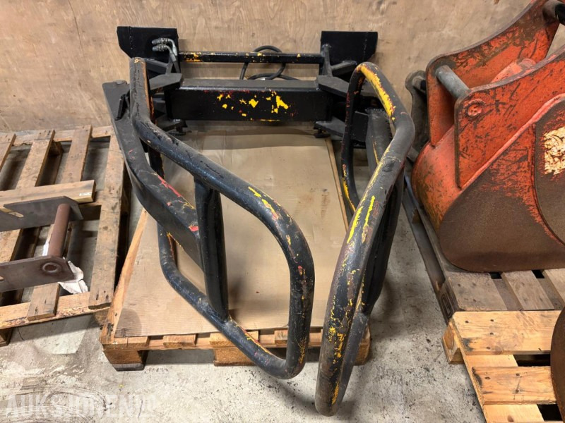 BOBCAT RUNDBALLEKLYPE. SKID STEER FESTE - Aanbouwdeel voor Bouwmachine: afbeelding 1 BOBCAT RUNDBALLEKLYPE. SKID STEER FESTE - Aanbouwdeel voor Bouwmachine: afbeelding 1