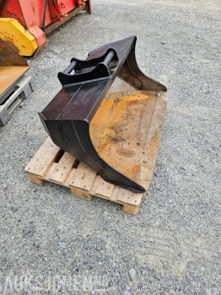 Engcon Pusseskuff Ca 250Liter. S40 Feste - Aanbouwdeel voor Bouwmachine: afbeelding 1 Engcon Pusseskuff Ca 250Liter. S40 Feste - Aanbouwdeel voor Bouwmachine: afbeelding 1