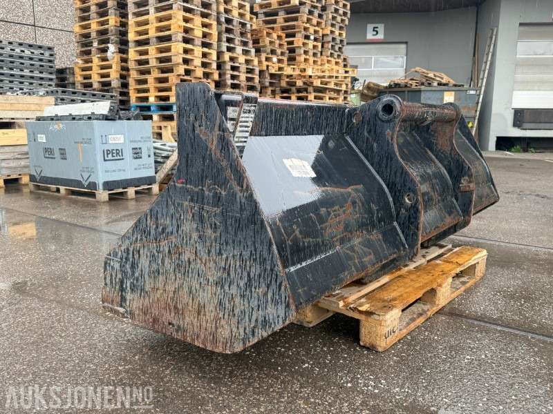 Skuffe til Manitou MRT 1840 - 240 cm - Aanbouwdeel voor Bouwmachine: afbeelding 4 Skuffe til Manitou MRT 1840 - 240 cm - Aanbouwdeel voor Bouwmachine: afbeelding 4