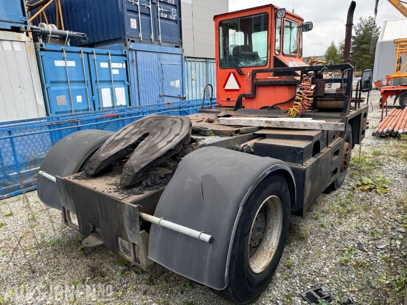 BOLLNAS 304T terminaltraktor / Rep.objekt - Bouwmaterieel: afbeelding 4 BOLLNAS 304T terminaltraktor / Rep.objekt - Bouwmaterieel: afbeelding 4