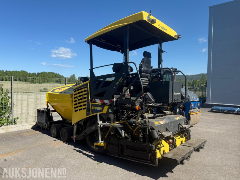 Bomag BF 300 P-2 Asfaltlegger - 54,6 kW - med 25cm utvidersett til screed og ekstra screedplatesett - Bouwmaterieel: afbeelding 3 Bomag BF 300 P-2 Asfaltlegger - 54,6 kW - med 25cm utvidersett til screed og ekstra screedplatesett - Bouwmaterieel: afbeelding 3