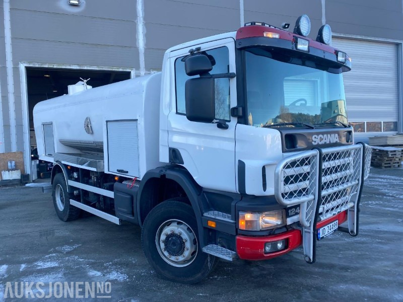 2000 Scania P-serie - Spylebil - Nyrestaurert - 4x4 - Gemeentelijke machine/ Speciaal: afbeelding 2 2000 Scania P-serie - Spylebil - Nyrestaurert - 4x4 - Gemeentelijke machine/ Speciaal: afbeelding 2
