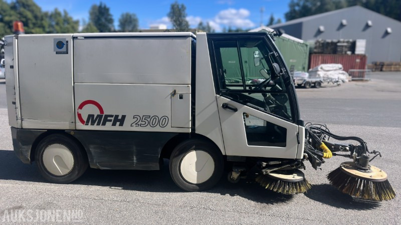 2004 AEBI MFH 2500 Feiebil / Feiemaskin - Gemeentelijke machine/ Speciaal: afbeelding 4 2004 AEBI MFH 2500 Feiebil / Feiemaskin - Gemeentelijke machine/ Speciaal: afbeelding 4