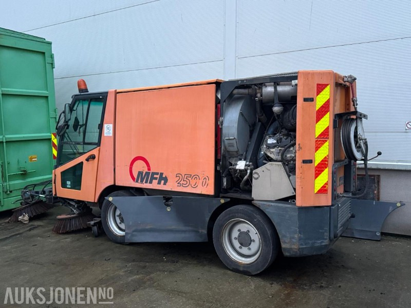 2008 Matec MFH 2500 Feiebil / Rep.objekt - Gemeentelijke machine/ Speciaal: afbeelding 3 2008 Matec MFH 2500 Feiebil / Rep.objekt - Gemeentelijke machine/ Speciaal: afbeelding 3