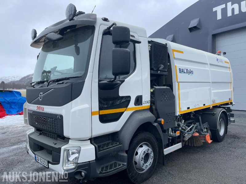 2023 Volvo FL 280 hk * BAL`Hydro Feiebil/Sweeper * Klar for sesongen * 2500 Km * Leveres med ny Eu kontroll * - Gemeentelijke machine/ Speciaal: afbeelding 1 2023 Volvo FL 280 hk * BAL`Hydro Feiebil/Sweeper * Klar for sesongen * 2500 Km * Leveres med ny Eu kontroll * - Gemeentelijke machine/ Speciaal: afbeelding 1