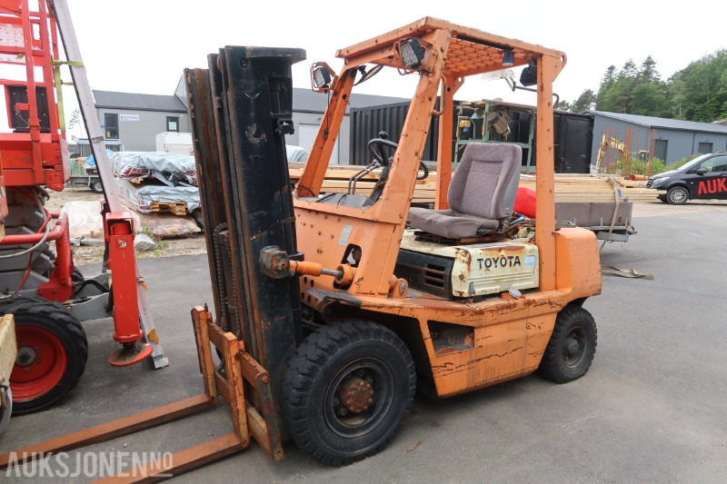 1986 Toyota 4FG-25 FSV Truck - rep.objekt uten minstepris - Intern transport: afbeelding 2 1986 Toyota 4FG-25 FSV Truck - rep.objekt uten minstepris - Intern transport: afbeelding 2