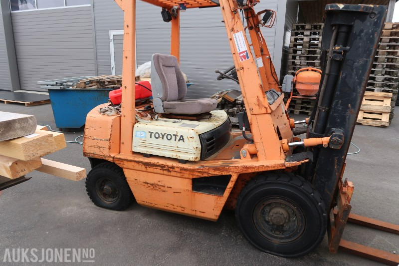 1986 Toyota 4FG-25 FSV Truck - rep.objekt uten minstepris - Intern transport: afbeelding 5 1986 Toyota 4FG-25 FSV Truck - rep.objekt uten minstepris - Intern transport: afbeelding 5