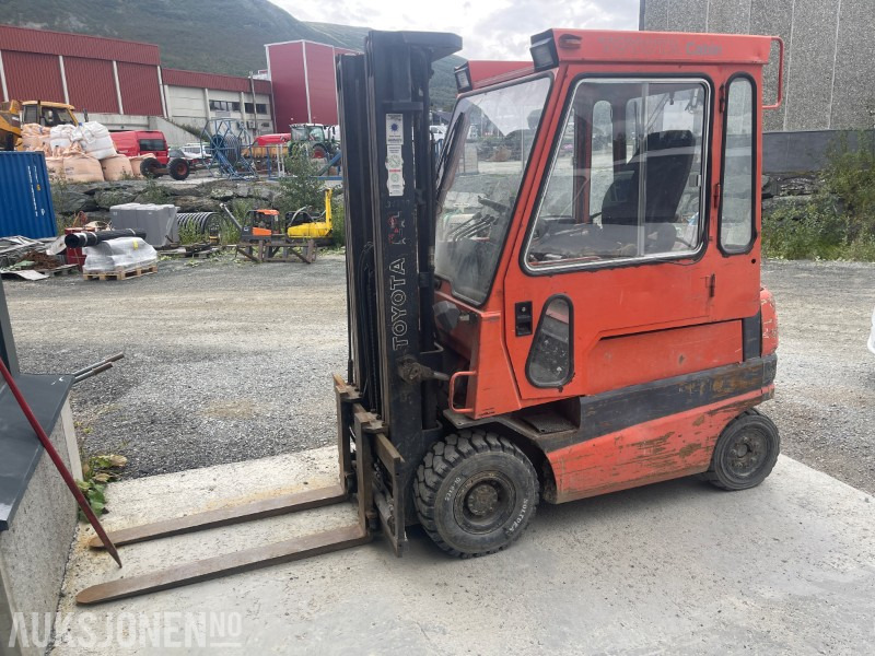 1998 Toyota truck - Intern transport: afbeelding 1 1998 Toyota truck - Intern transport: afbeelding 1