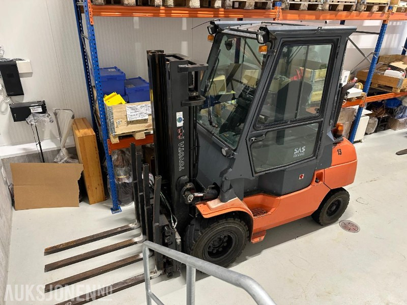 2008 Toyota 7FD40 gaffeltruck m/ Meyer gaffelspreder – 4,5 tonn kapasitet - Intern transport: afbeelding 1 2008 Toyota 7FD40 gaffeltruck m/ Meyer gaffelspreder – 4,5 tonn kapasitet - Intern transport: afbeelding 1