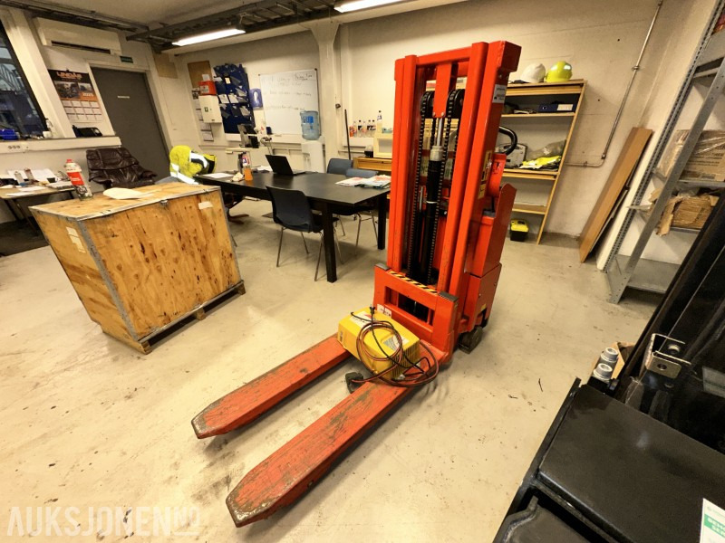 2012 Logitrans Logiflex Maxi elektrisk stabler (SELF 1002/2050) – Sertifisert - trenger nytt batteri - Intern transport: afbeelding 1 2012 Logitrans Logiflex Maxi elektrisk stabler (SELF 1002/2050) – Sertifisert - trenger nytt batteri - Intern transport: afbeelding 1