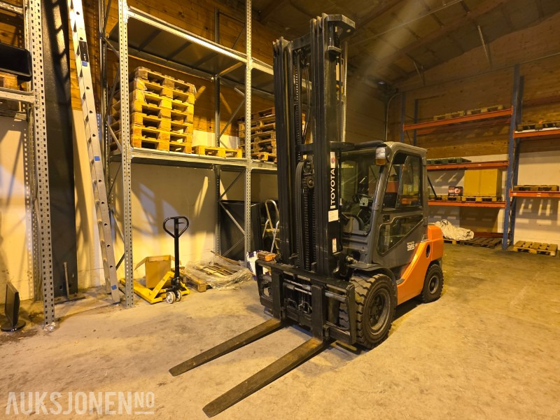 2012 Toyota 52-8FDJF35 Motvektstruck - Diesel - Sertifisert til Mars 2026 - Intern transport: afbeelding 1 2012 Toyota 52-8FDJF35 Motvektstruck - Diesel - Sertifisert til Mars 2026 - Intern transport: afbeelding 1