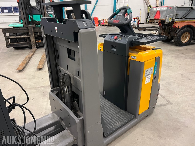 2016 Jungheinrich ECE 310 HP - Intern transport: afbeelding 4 2016 Jungheinrich ECE 310 HP - Intern transport: afbeelding 4