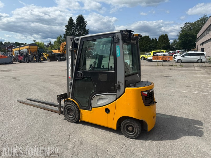 2017 Jungheinrich DFG 320S dieseldrevet motvektstruck med gaffelforlengere - Intern transport: afbeelding 5 2017 Jungheinrich DFG 320S dieseldrevet motvektstruck med gaffelforlengere - Intern transport: afbeelding 5