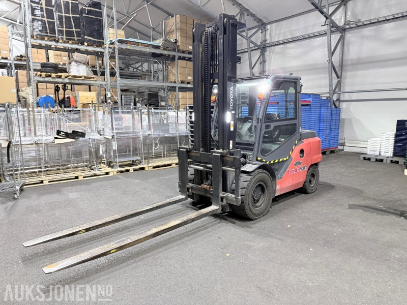 2017 Toyota 40-8FD50N - 5 tonnstruck - Kun 3080t! - Intern transport: afbeelding 1 2017 Toyota 40-8FD50N - 5 tonnstruck - Kun 3080t! - Intern transport: afbeelding 1