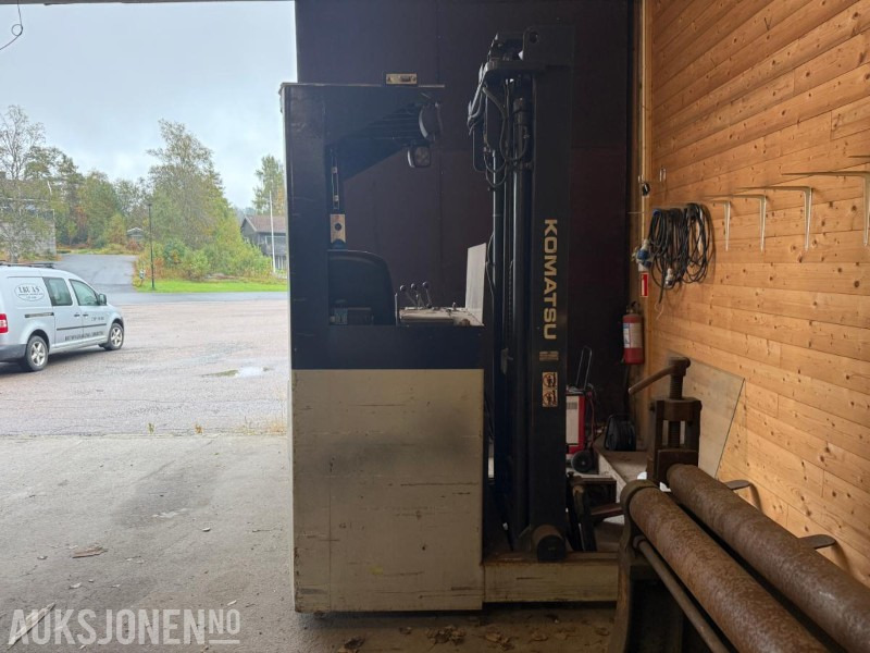 Komatsu skyvemassttruck m/defekt batteri. - Intern transport: afbeelding 5 Komatsu skyvemassttruck m/defekt batteri. - Intern transport: afbeelding 5