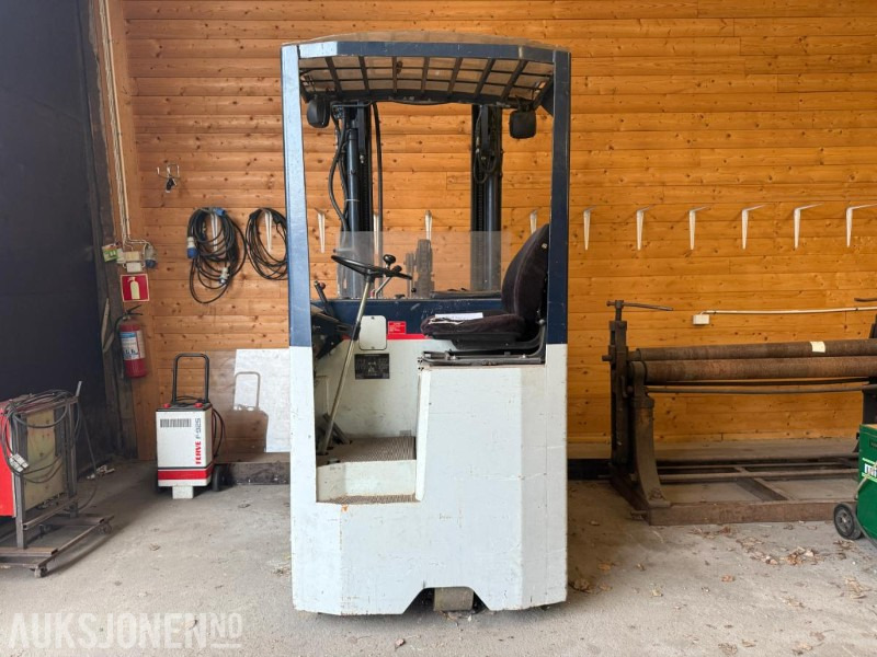 Komatsu skyvemassttruck m/defekt batteri. - Intern transport: afbeelding 1 Komatsu skyvemassttruck m/defekt batteri. - Intern transport: afbeelding 1