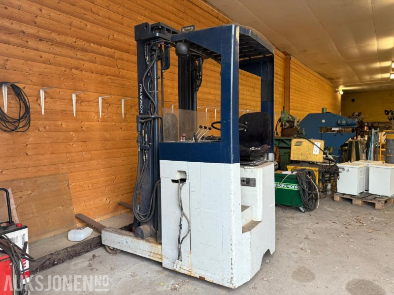 Komatsu skyvemassttruck m/defekt batteri. - Intern transport: afbeelding 2 Komatsu skyvemassttruck m/defekt batteri. - Intern transport: afbeelding 2