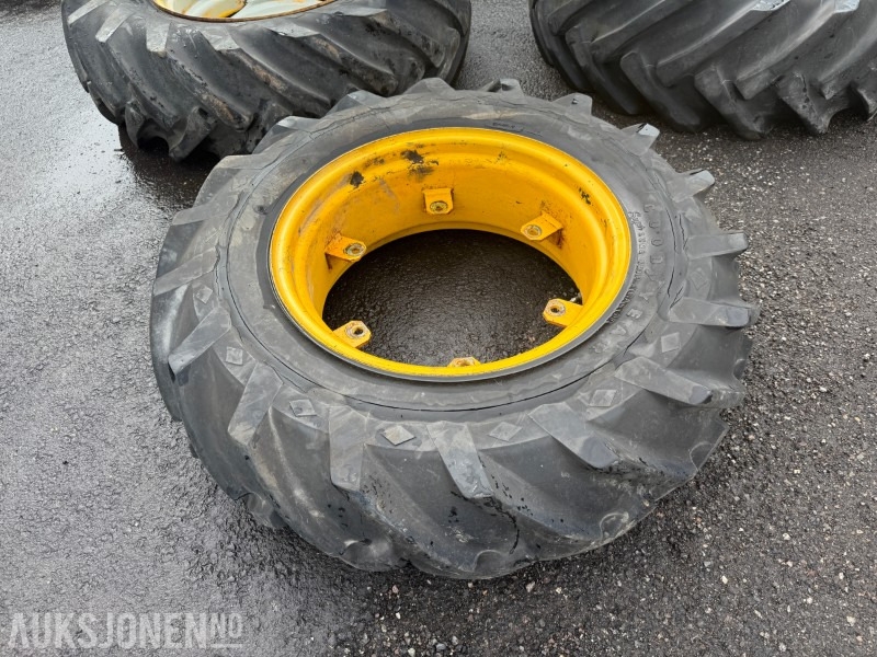 1 GoodYear 12.4-24 traktordekk med felg - Landbouwmachine: afbeelding 3 1 GoodYear 12.4-24 traktordekk med felg - Landbouwmachine: afbeelding 3