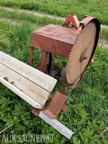 1980 kappsag og vedklyver til traktor - Landbouwmachine: afbeelding 1 1980 kappsag og vedklyver til traktor - Landbouwmachine: afbeelding 1