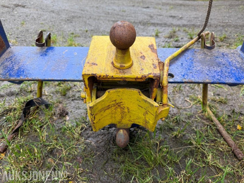 1990 Kombi-hengerfeste med kule og krok - Landbouwmachine: afbeelding 1 1990 Kombi-hengerfeste med kule og krok - Landbouwmachine: afbeelding 1