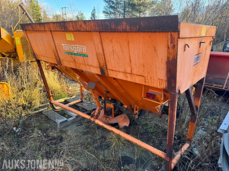 2006 Shmidt Traxos 18VCB selvlastende tallerkenspreder for traktor 1,8 m3 - Landbouwmachine: afbeelding 4 2006 Shmidt Traxos 18VCB selvlastende tallerkenspreder for traktor 1,8 m3 - Landbouwmachine: afbeelding 4