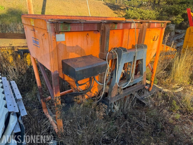 2006 Shmidt Traxos 18VCB selvlastende tallerkenspreder for traktor 1,8 m3 - Landbouwmachine: afbeelding 1 2006 Shmidt Traxos 18VCB selvlastende tallerkenspreder for traktor 1,8 m3 - Landbouwmachine: afbeelding 1