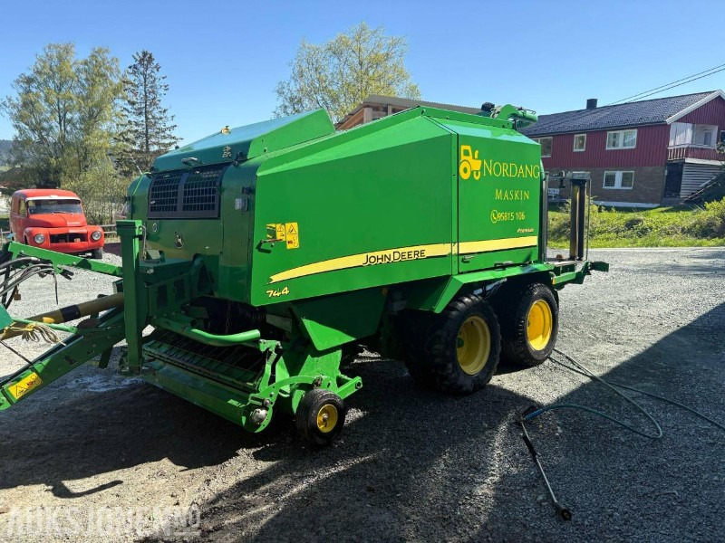 2012 Rundballepresse - John Deere 744 - Landbouwmachine: afbeelding 1 2012 Rundballepresse - John Deere 744 - Landbouwmachine: afbeelding 1