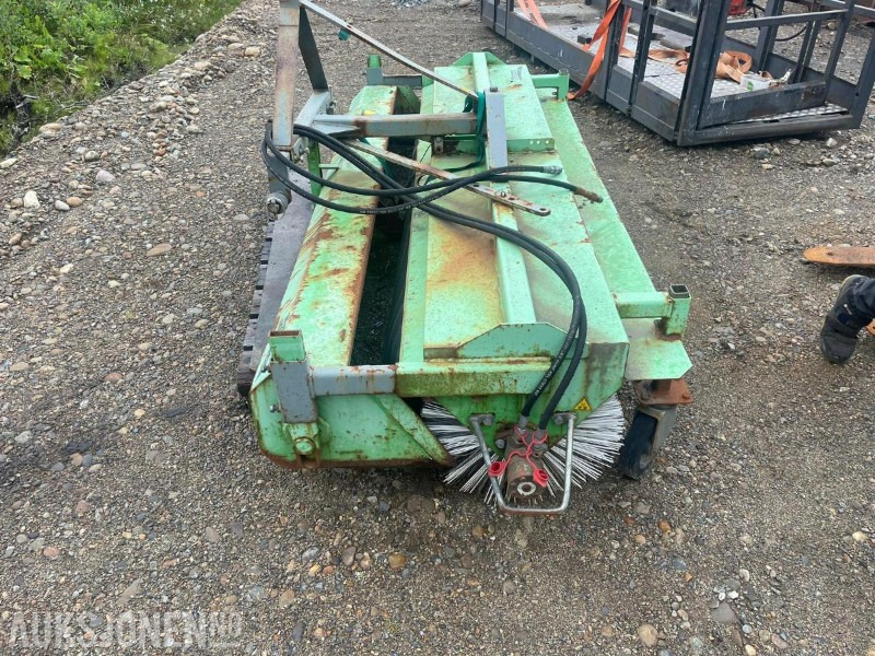 2013 Kehrmaschine bema Agrar 2300 mit SW - Kost med oppsamler til bruk på traktor - Landbouwmachine: afbeelding 4 2013 Kehrmaschine bema Agrar 2300 mit SW - Kost med oppsamler til bruk på traktor - Landbouwmachine: afbeelding 4