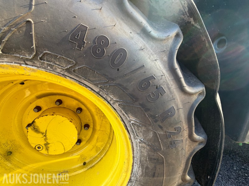 4 stk For og bakdekk fra John Deere 6100 - Traktordekk med felg - Landbouwmachine: afbeelding 5 4 stk For og bakdekk fra John Deere 6100 - Traktordekk med felg - Landbouwmachine: afbeelding 5