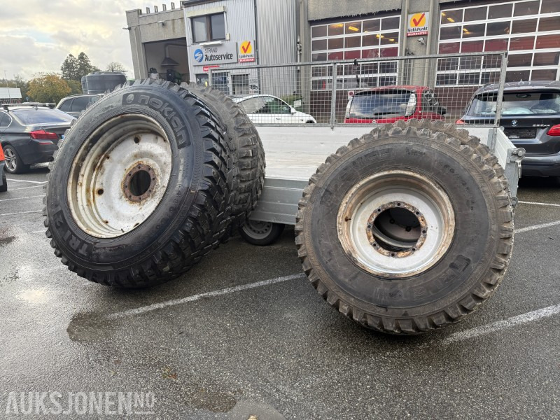 4 stk. Nokian TRI 2 – vinterhjul med felg (480/80R38 + 440/80R24) - Landbouwmachine: afbeelding 1 4 stk. Nokian TRI 2 – vinterhjul med felg (480/80R38 + 440/80R24) - Landbouwmachine: afbeelding 1