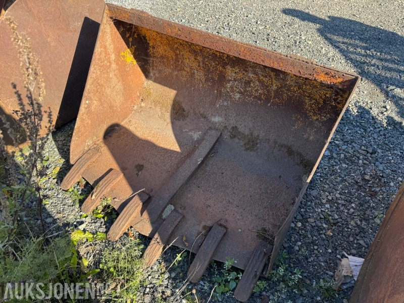 Grusskuffe med tenner - Landbouwmachine: afbeelding 1 Grusskuffe med tenner - Landbouwmachine: afbeelding 1