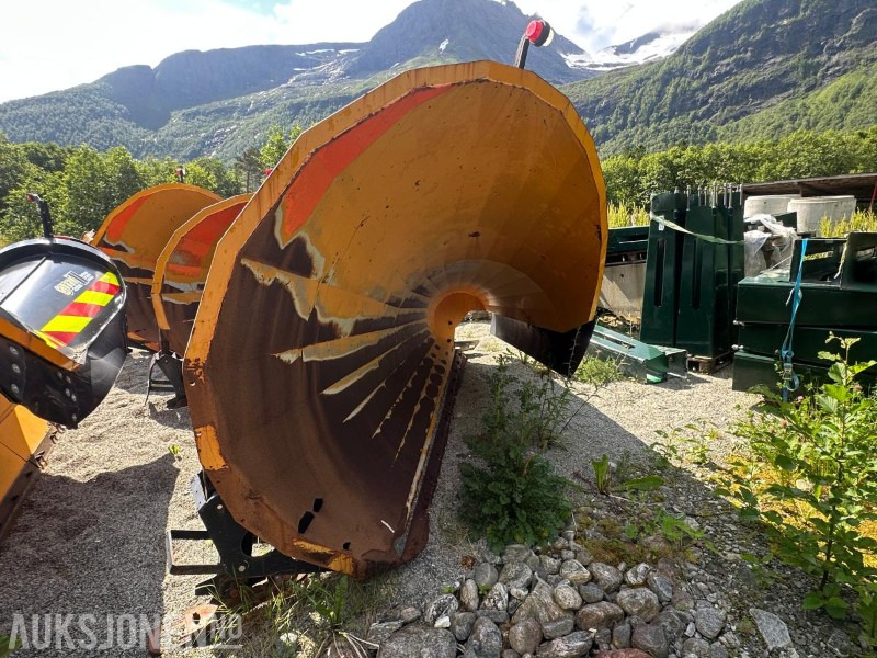 Øveraasen Høyfjellsplog / Diagonalplog - DEH-285 D - Vrachtwagen: afbeelding 2 Øveraasen Høyfjellsplog / Diagonalplog - DEH-285 D - Vrachtwagen: afbeelding 2