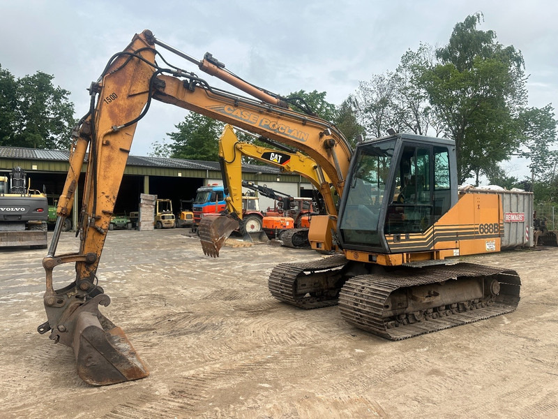 Case 688 B 16 ton - Rupsgraafmachine: afbeelding 1 Case 688 B 16 ton - Rupsgraafmachine: afbeelding 1