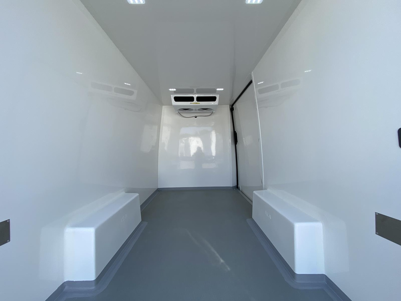 MAN TGE 3.140 L3H3 140PS RS3640mm/ FRISCHDIENST BIS 0 + KONVEKTA UNDERMODE - Koelwagen: afbeelding 4 MAN TGE 3.140 L3H3 140PS RS3640mm/ FRISCHDIENST BIS 0 + KONVEKTA UNDERMODE - Koelwagen: afbeelding 4