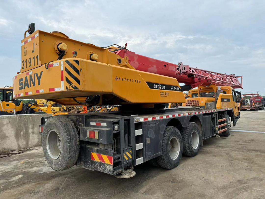 SANY 25 Ton Crane Truck Crane SANY STC250 QY50C STC750 STC1000 XCMG ZOOOMLION TADANO KOBELCO CRANES FOR SALE - Mobiele kraan: afbeelding 4 SANY 25 Ton Crane Truck Crane SANY STC250 QY50C STC750 STC1000 XCMG ZOOOMLION TADANO KOBELCO CRANES FOR SALE - Mobiele kraan: afbeelding 4