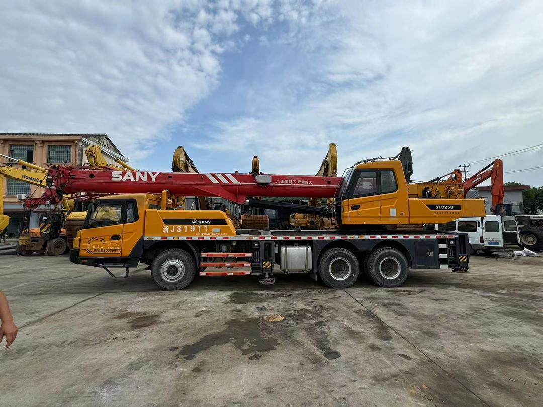 SANY 25 Ton Crane Truck Crane SANY STC250 QY50C STC750 STC1000 XCMG ZOOOMLION TADANO KOBELCO CRANES FOR SALE - Mobiele kraan: afbeelding 3 SANY 25 Ton Crane Truck Crane SANY STC250 QY50C STC750 STC1000 XCMG ZOOOMLION TADANO KOBELCO CRANES FOR SALE - Mobiele kraan: afbeelding 3