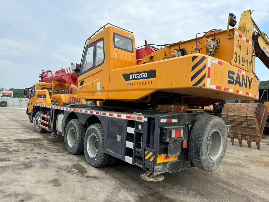 SANY STC250 25 Ton Truck Crane XCMG ZOOMLION TADANO KOBELCO 25T 50T 80T 100T 120T 200T 220T 240T 300T Crane for Sale - Mobiele kraan: afbeelding 5 SANY STC250 25 Ton Truck Crane XCMG ZOOMLION TADANO KOBELCO 25T 50T 80T 100T 120T 200T 220T 240T 300T Crane for Sale - Mobiele kraan: afbeelding 5