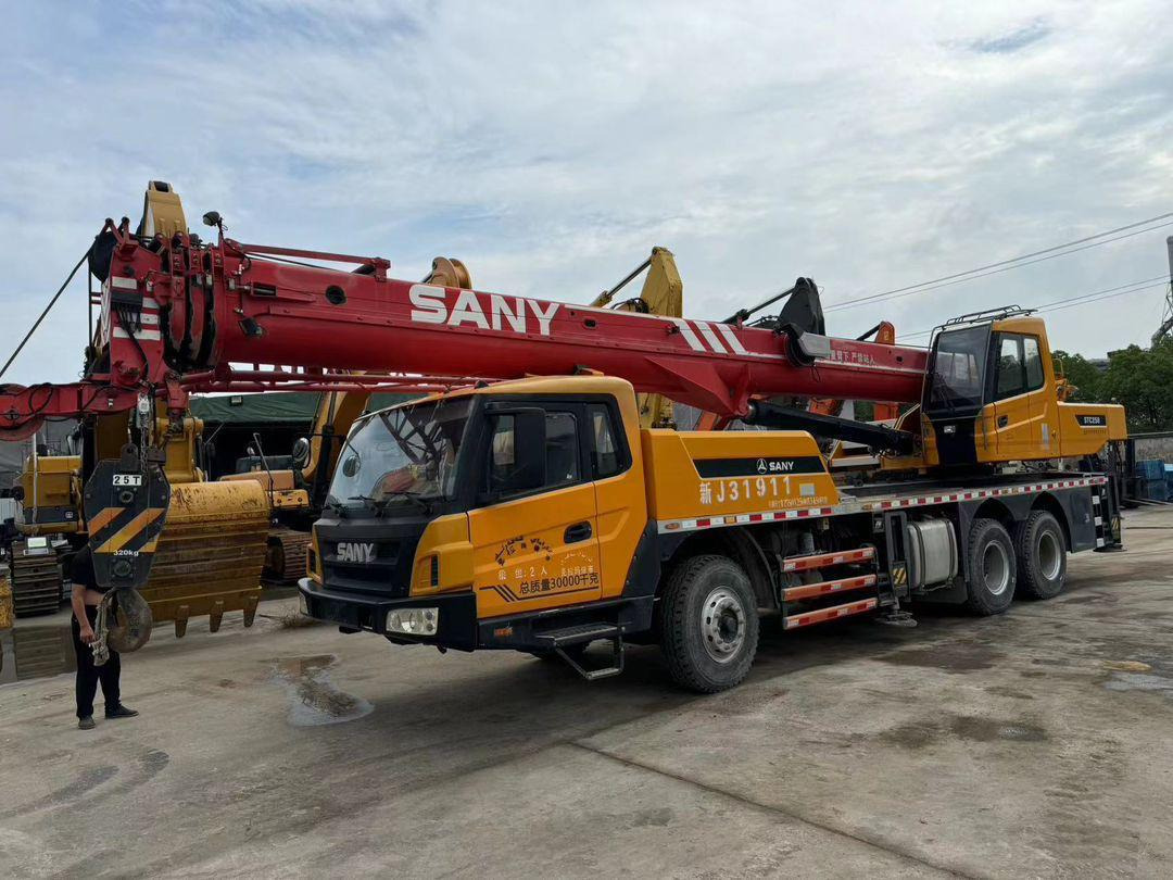 Sany 25 Ton Used Truck Crane 50 Ton 70 Ton 80 Ton 100 Ton 120 Ton 200 Ton 220Ton 240 Ton 300 Ton XCMG Zoomlion Liebherr Tadano Truck Crane - Mobiele kraan: afbeelding 3 Sany 25 Ton Used Truck Crane 50 Ton 70 Ton 80 Ton 100 Ton 120 Ton 200 Ton 220Ton 240 Ton 300 Ton XCMG Zoomlion Liebherr Tadano Truck Crane - Mobiele kraan: afbeelding 3